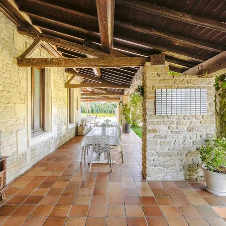 Tatil Evi Du Parc Genouille (Charente-Maritime)