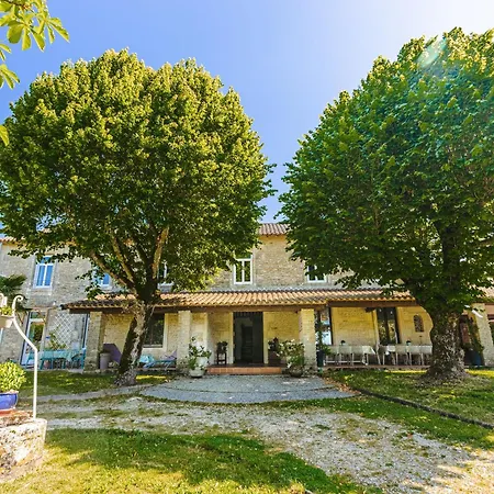 Du Parc בית נופש Genouille (Charente-Maritime)