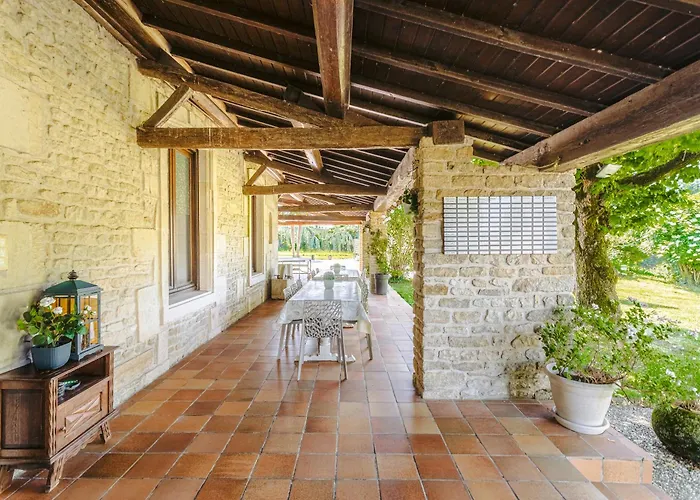 Сasa de vacaciones Du Parc Genouille (Charente-Maritime)